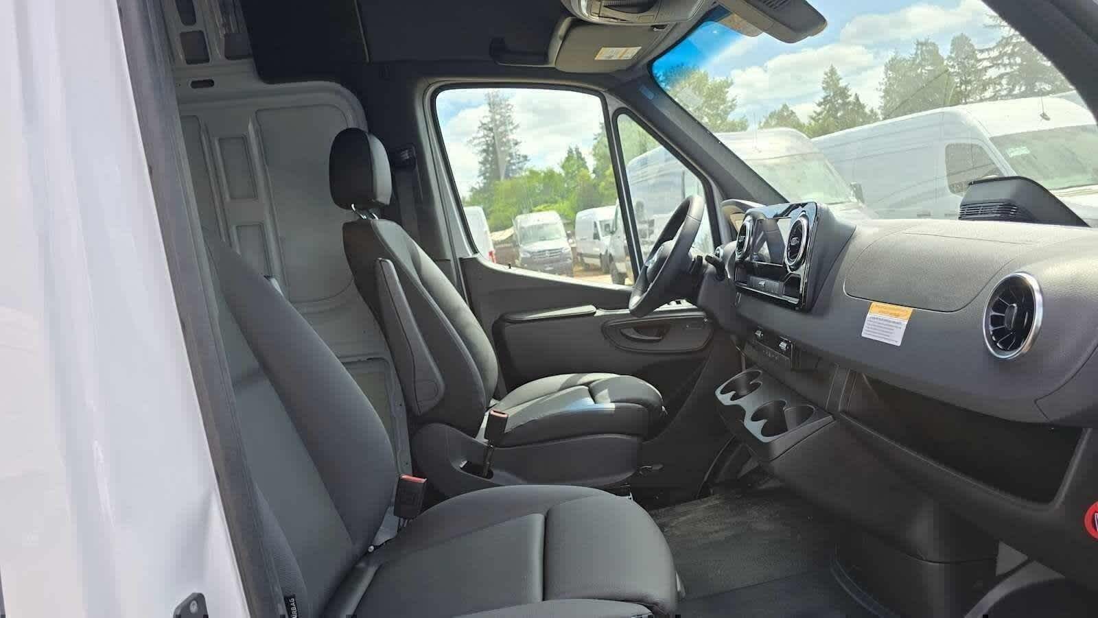 2026 Mercedes-Benz Sprinter 2500 High Roof I4 Diesel 170 RWD