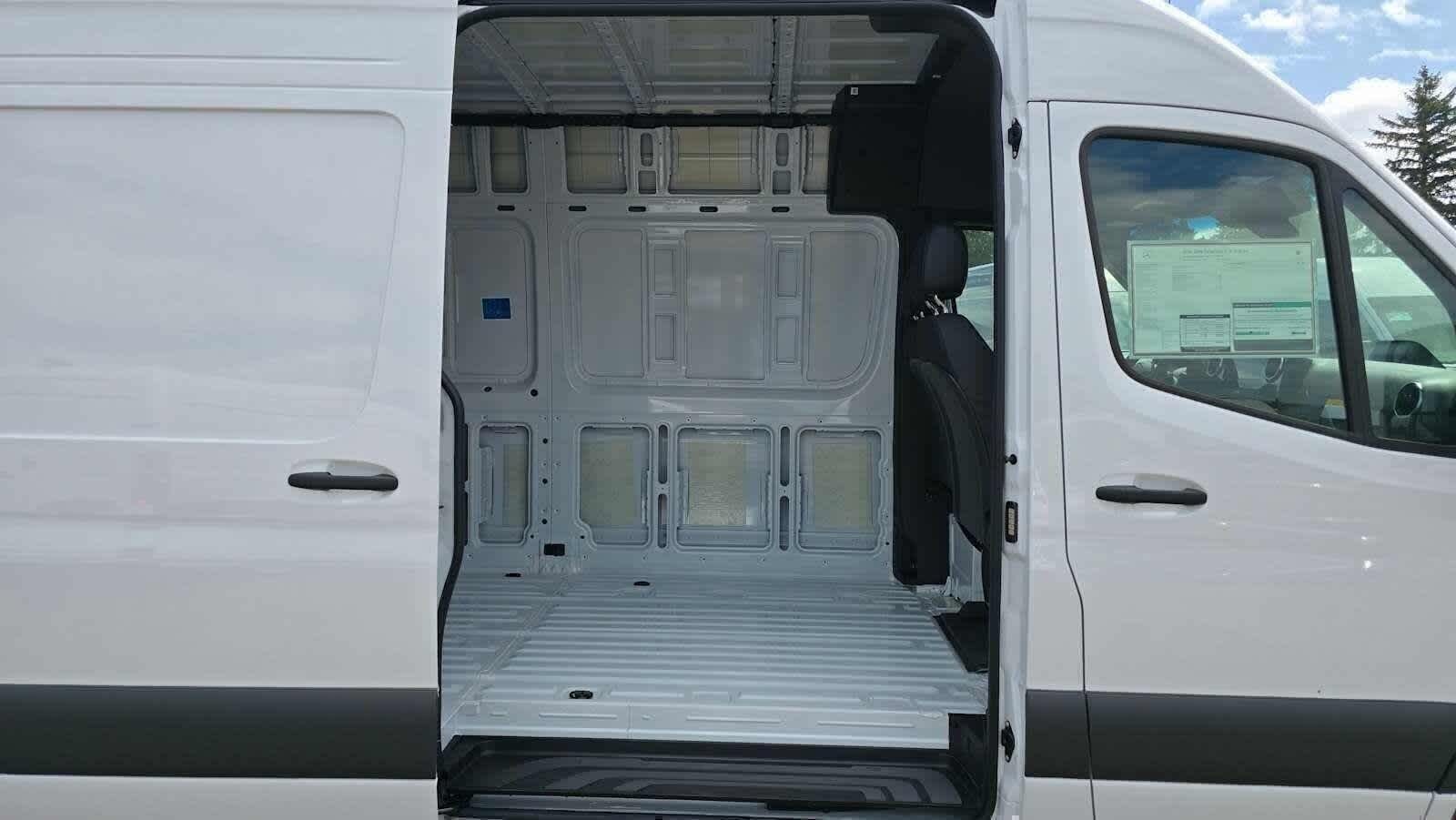 2026 Mercedes-Benz Sprinter 2500 High Roof I4 Diesel 170 RWD