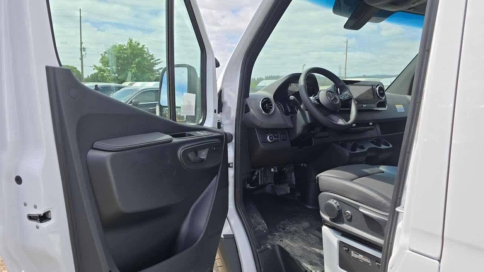 2026 Mercedes-Benz Sprinter 2500 High Roof I4 Diesel 170 RWD