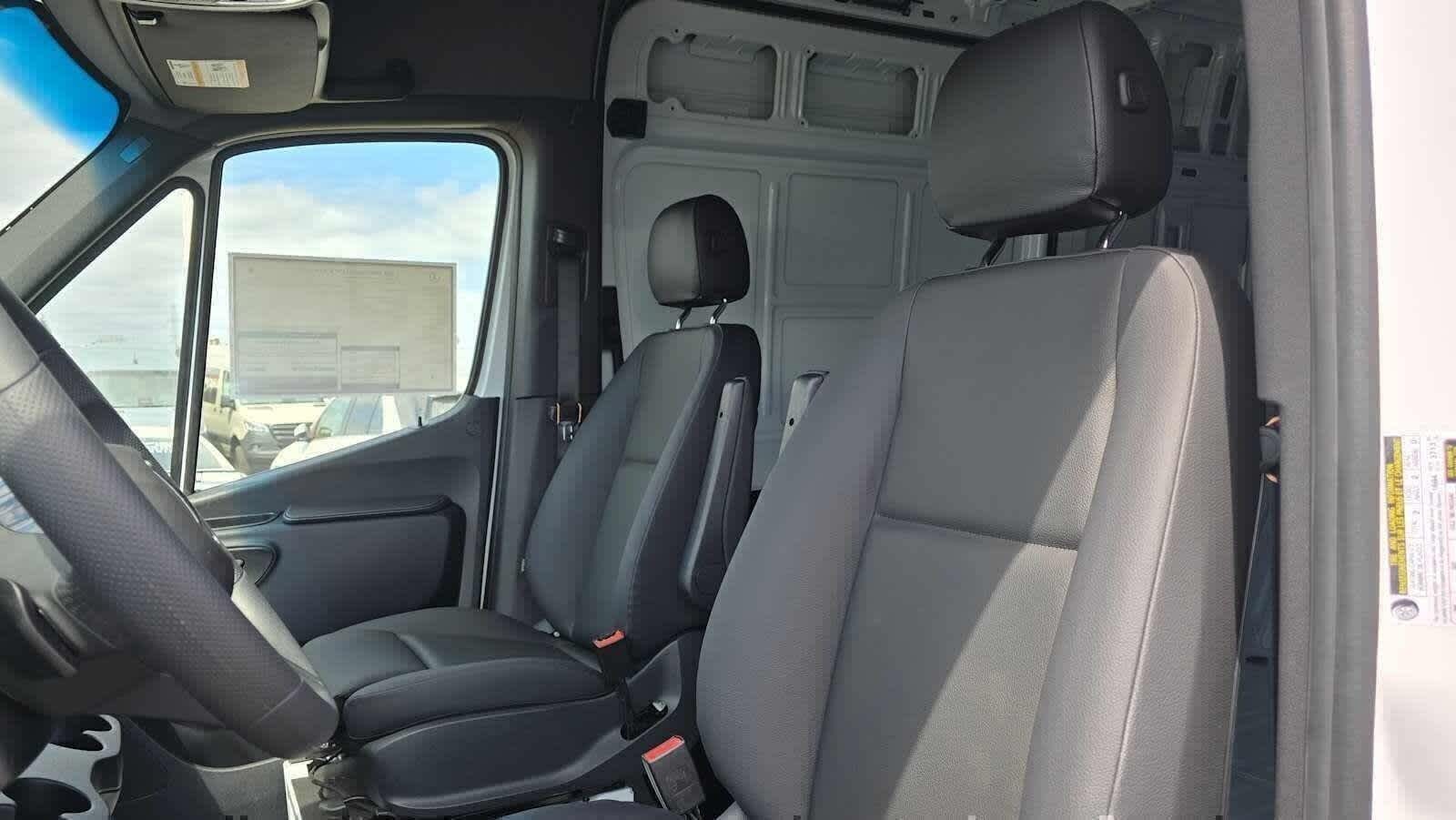 2026 Mercedes-Benz Sprinter 2500 High Roof I4 Diesel 170 RWD