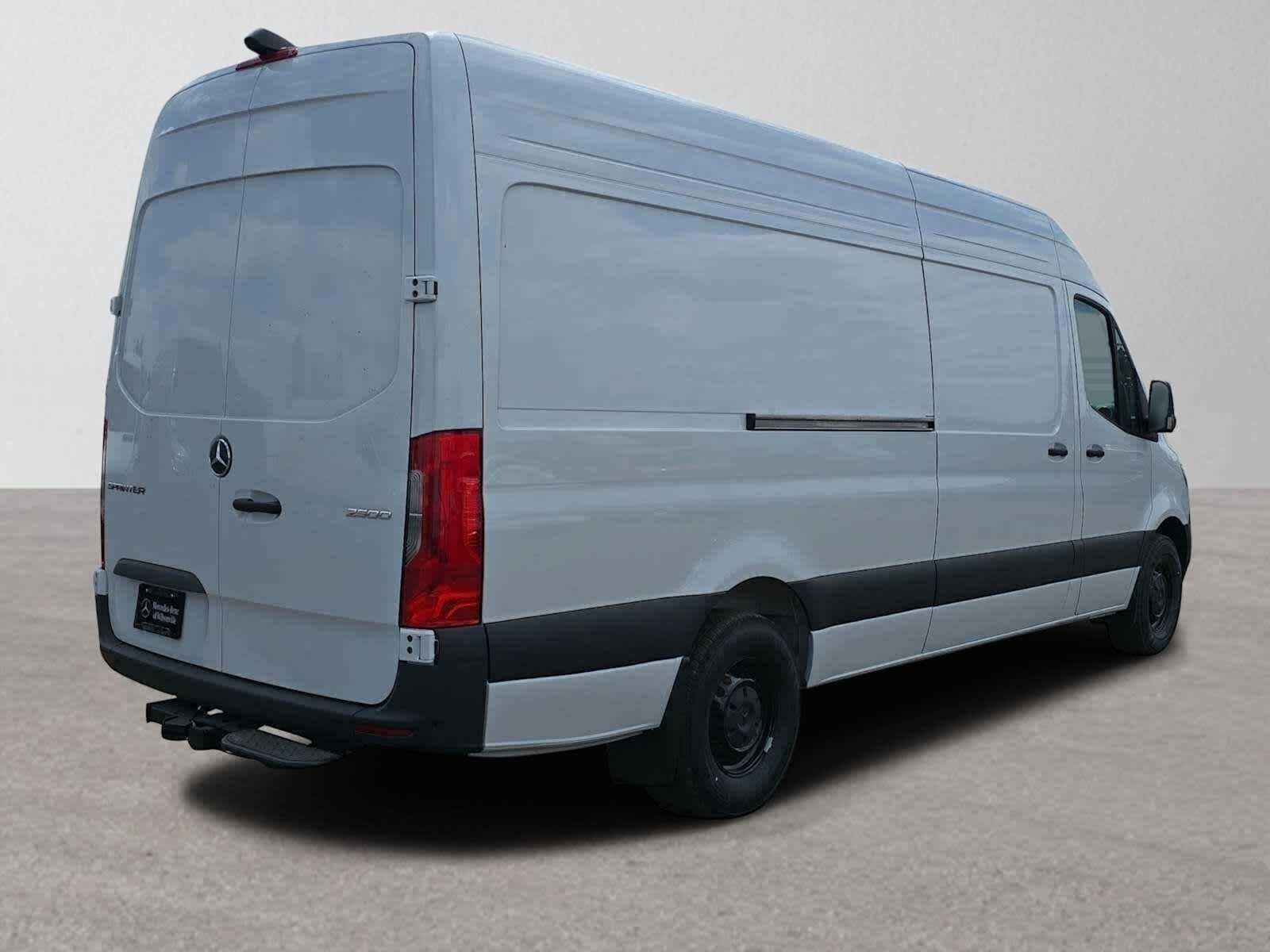 2026 Mercedes-Benz Sprinter 2500 High Roof I4 Diesel 170 RWD