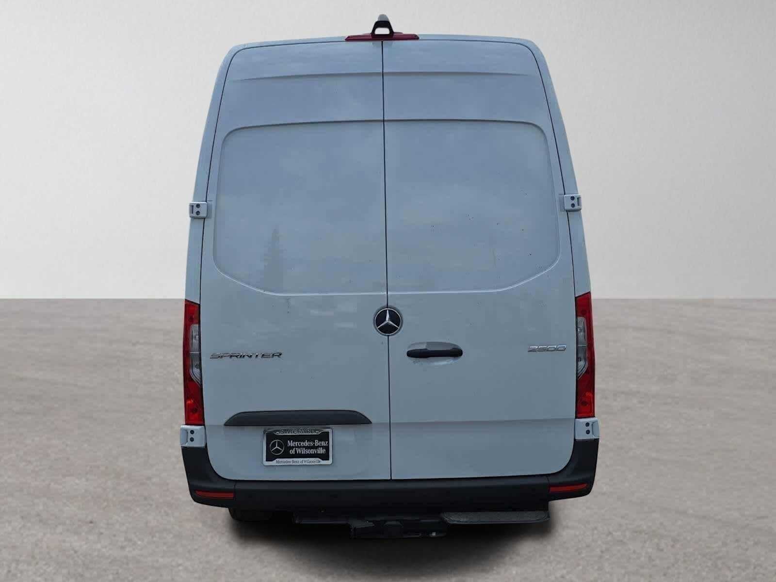 2026 Mercedes-Benz Sprinter 2500 High Roof I4 Diesel 170 RWD