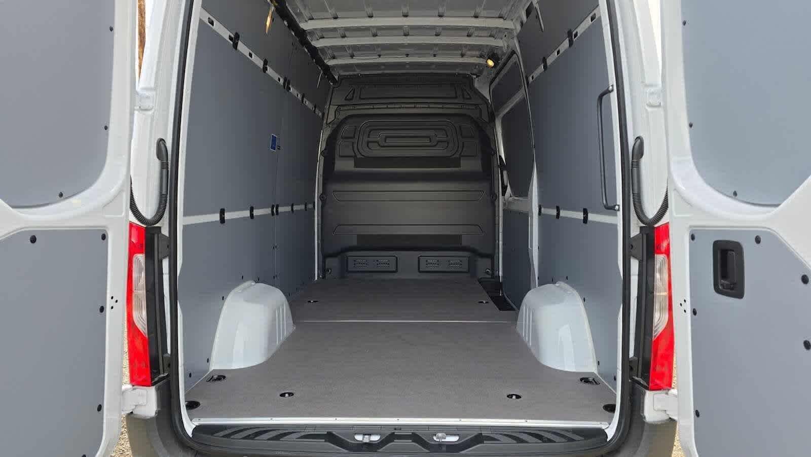 2026 Mercedes-Benz Sprinter 2500 High Roof I4 Diesel 170 RWD