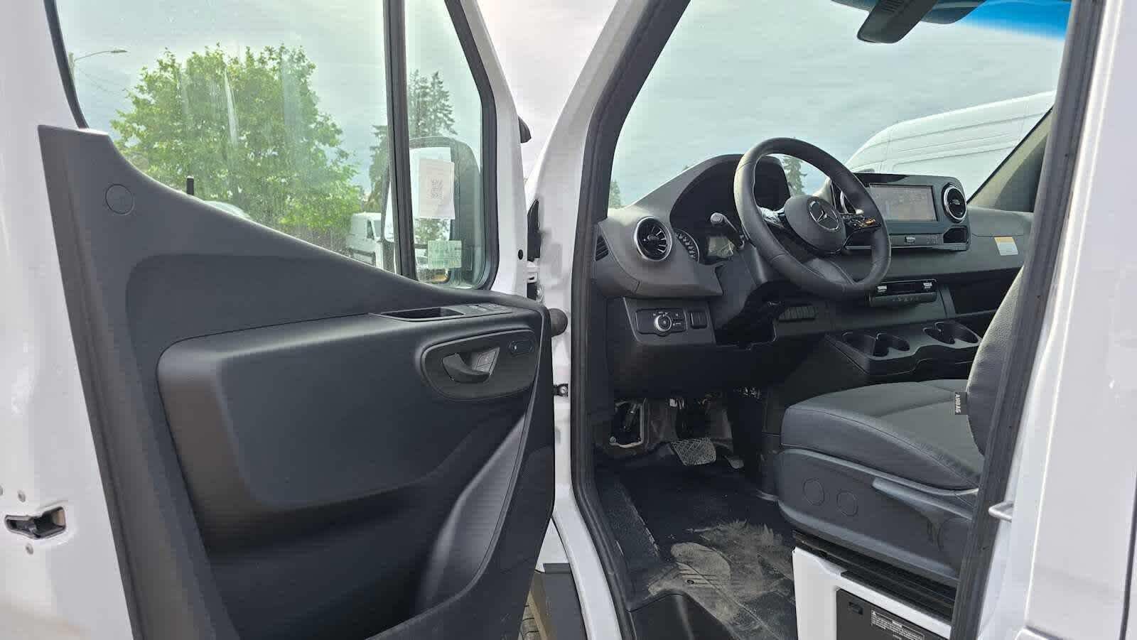 2026 Mercedes-Benz Sprinter 2500 High Roof I4 Diesel 170 RWD