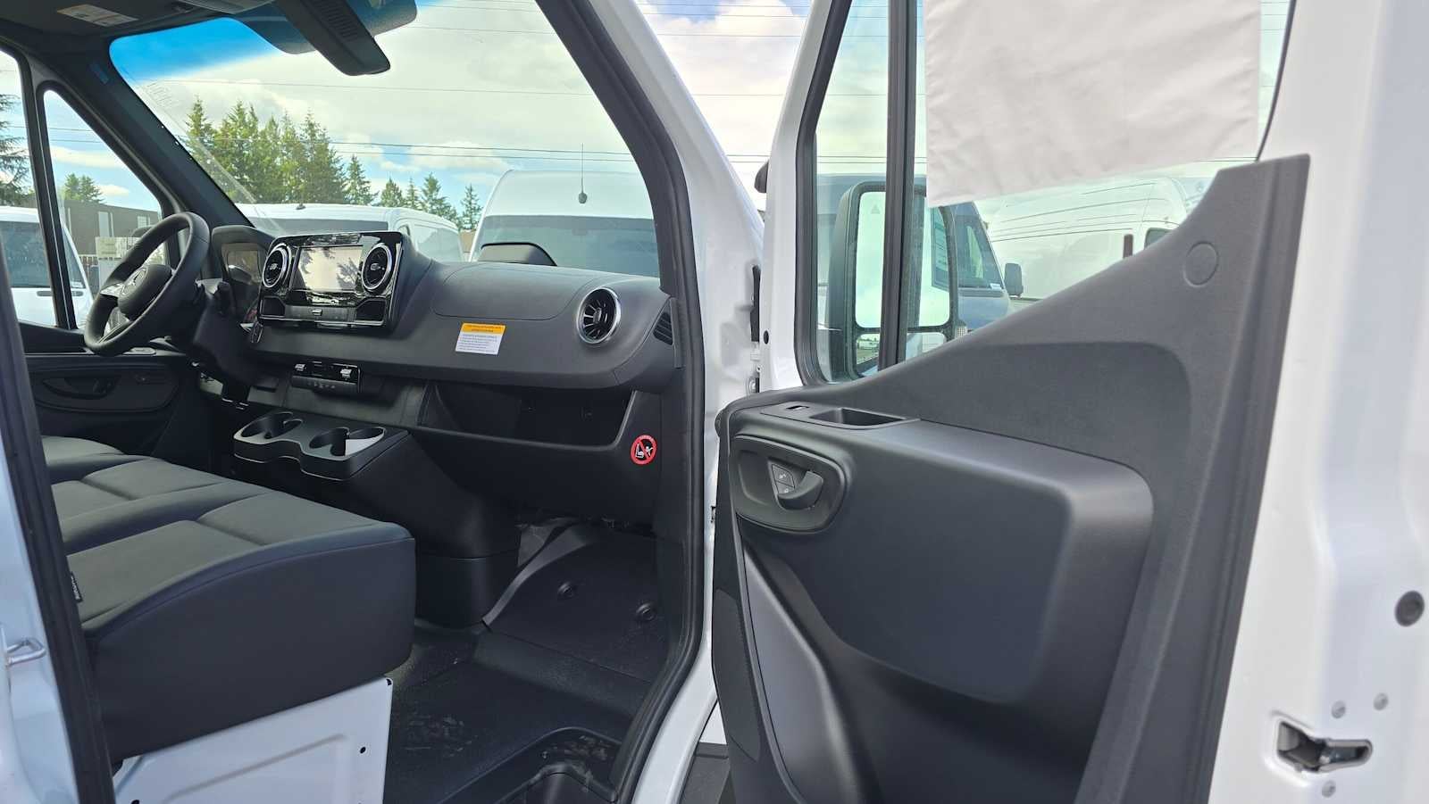 2026 Mercedes-Benz Sprinter 2500 High Roof I4 Diesel 170 RWD