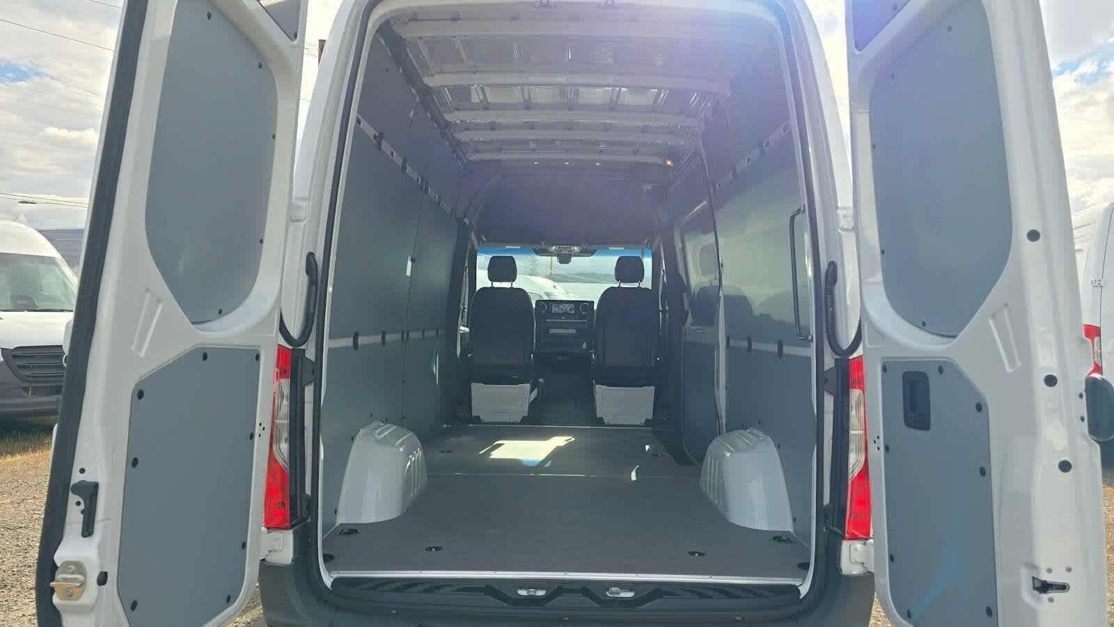 2026 Mercedes-Benz Sprinter 2500 High Roof I4 Diesel 170 RWD
