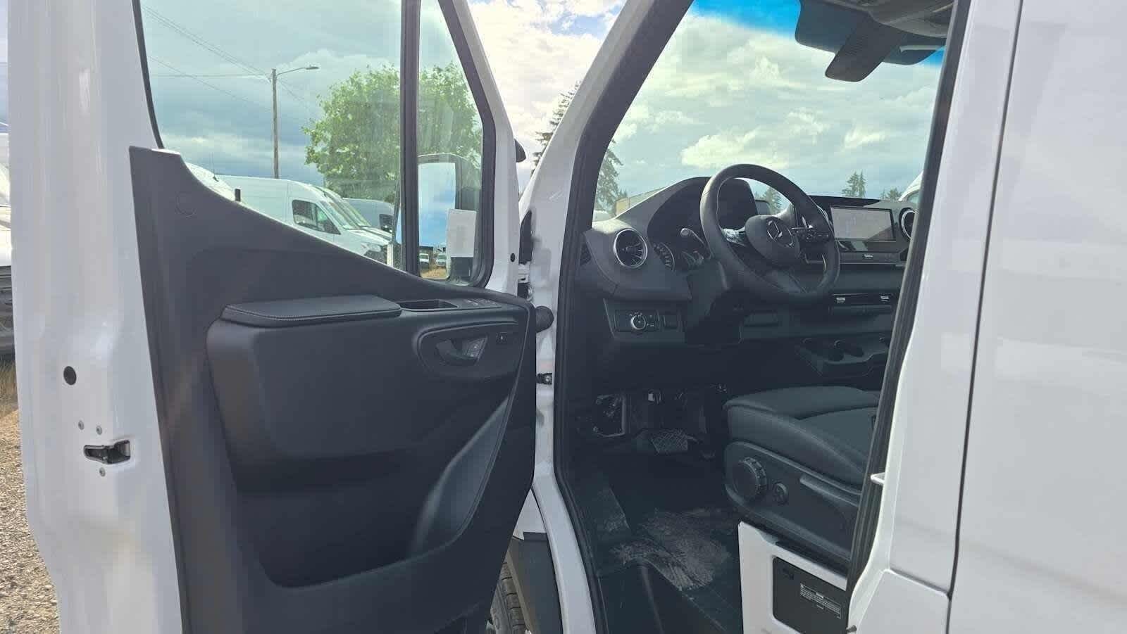 2026 Mercedes-Benz Sprinter 2500 High Roof I4 Diesel 170 RWD