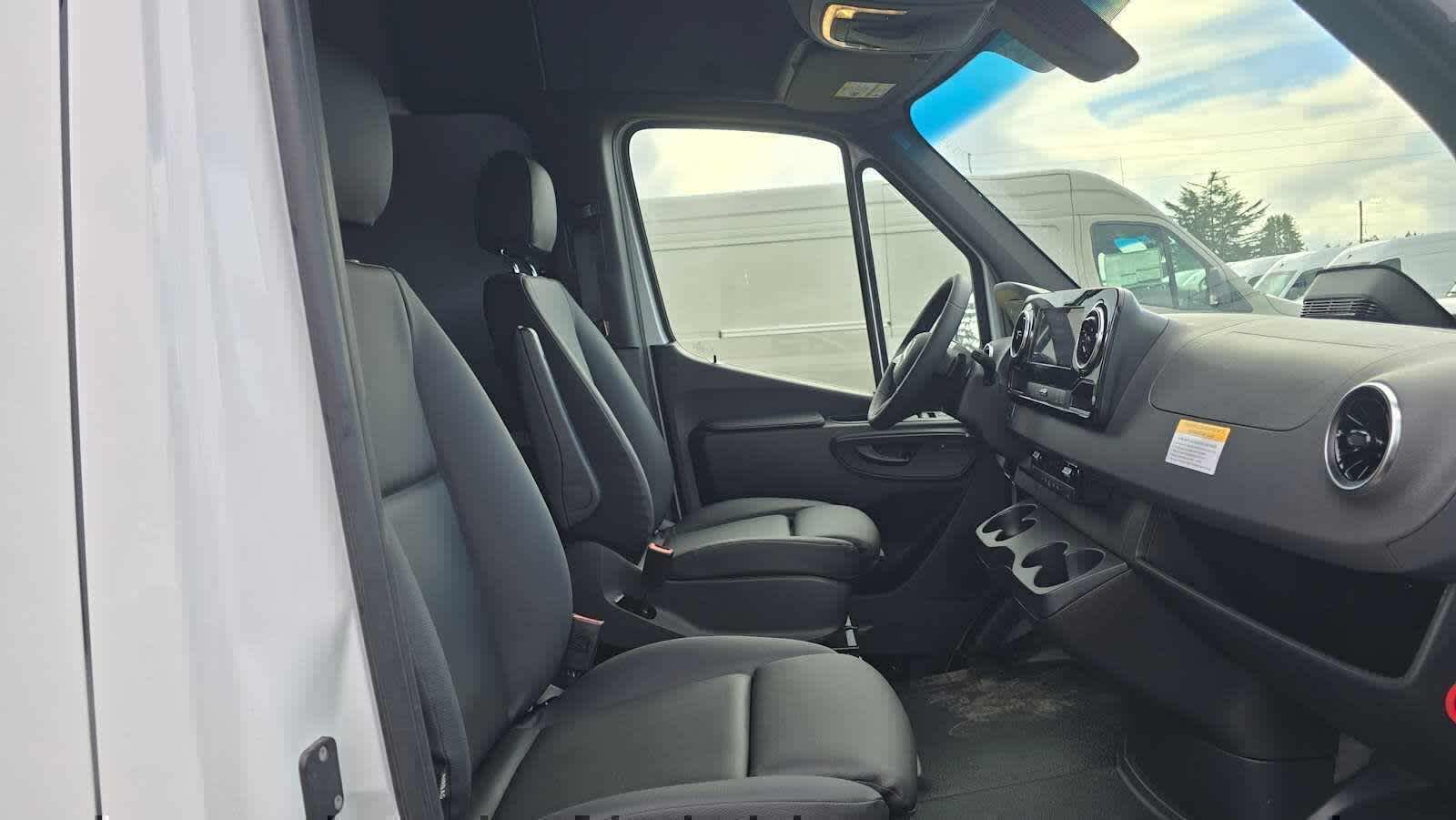 2026 Mercedes-Benz Sprinter 2500 High Roof I4 Diesel 170 RWD