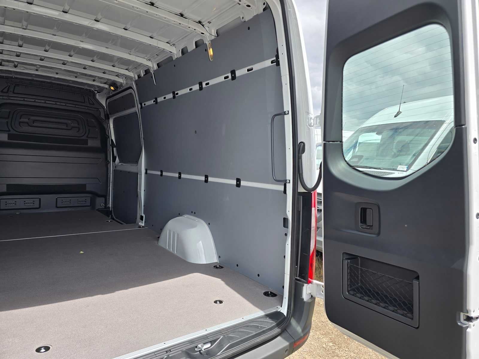 2026 Mercedes-Benz Sprinter 2500 High Roof I4 Diesel 170 RWD