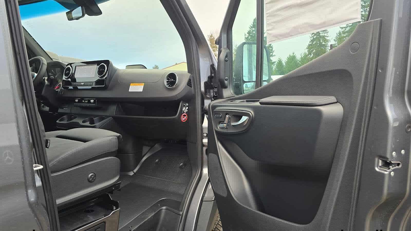 2026 Mercedes-Benz Sprinter 2500 Standard Roof I4 Diesel HO 144 AWD