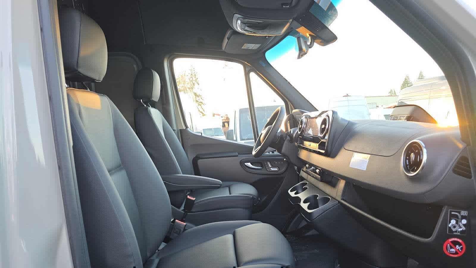 2026 Mercedes-Benz Sprinter 2500 Standard Roof I4 Diesel HO 144 AWD