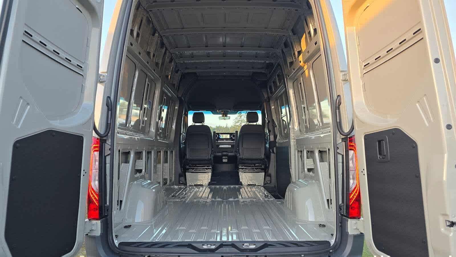 2026 Mercedes-Benz Sprinter 2500 Standard Roof I4 Diesel HO 144 AWD