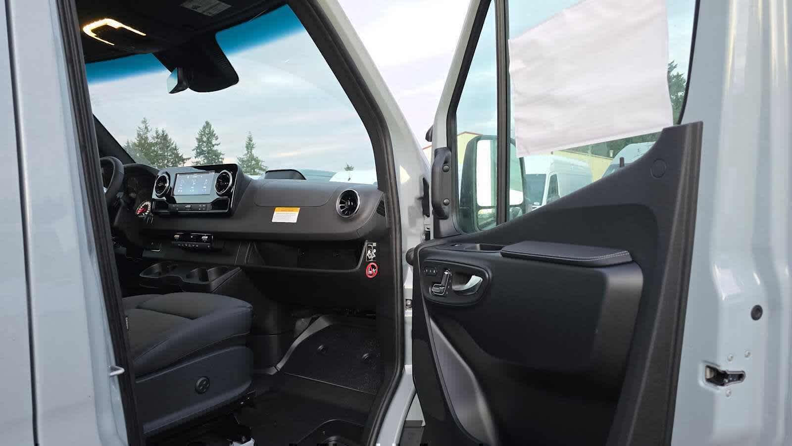 2026 Mercedes-Benz Sprinter 2500 Standard Roof I4 Diesel HO 144 AWD