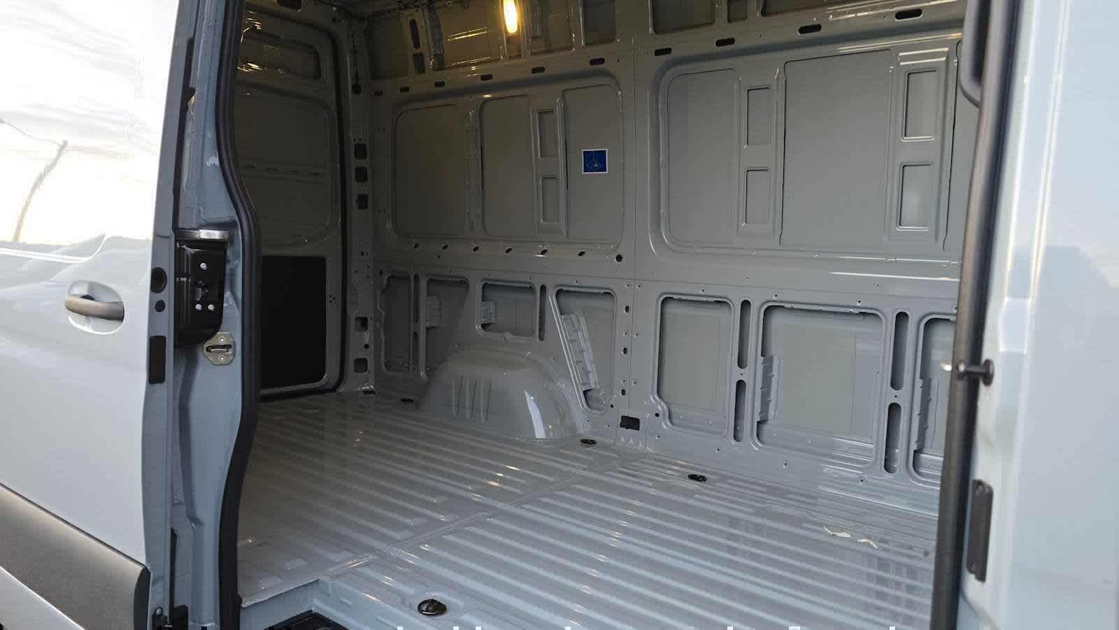2026 Mercedes-Benz Sprinter 2500 Standard Roof I4 Diesel HO 144 AWD