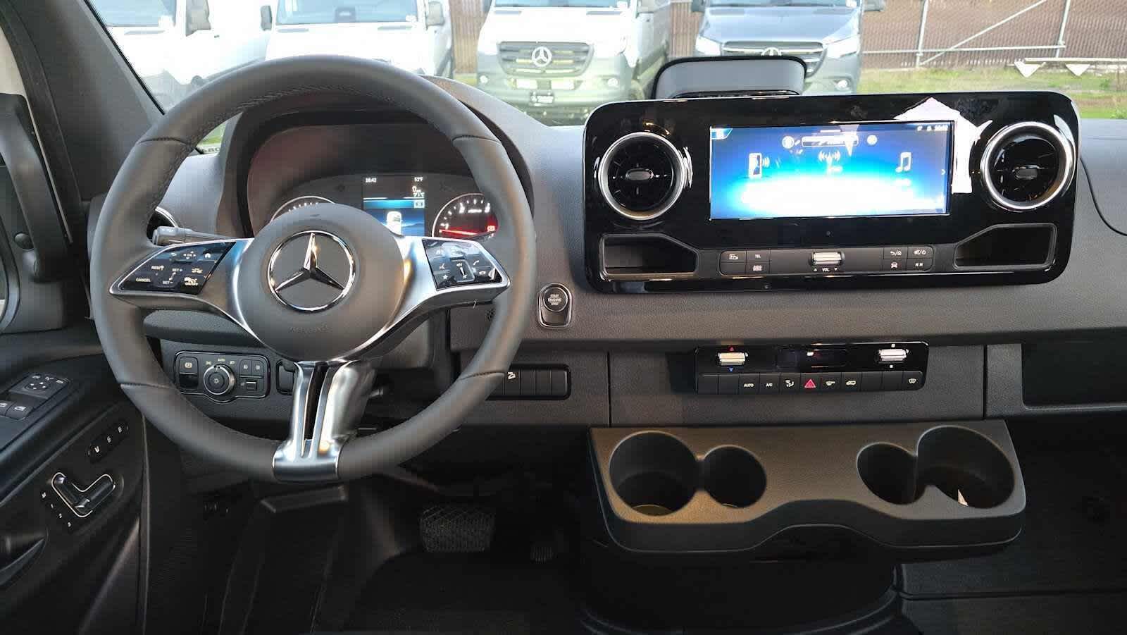 2026 Mercedes-Benz Sprinter 2500 Standard Roof I4 Diesel HO 144 AWD
