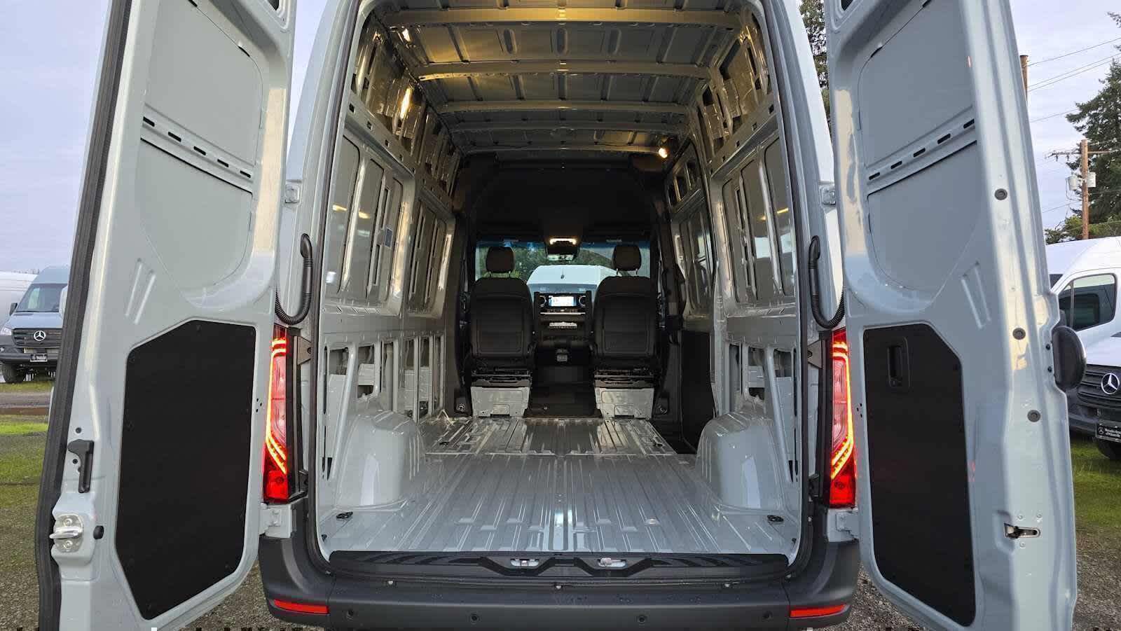 2026 Mercedes-Benz Sprinter 2500 Standard Roof I4 Diesel HO 144 AWD