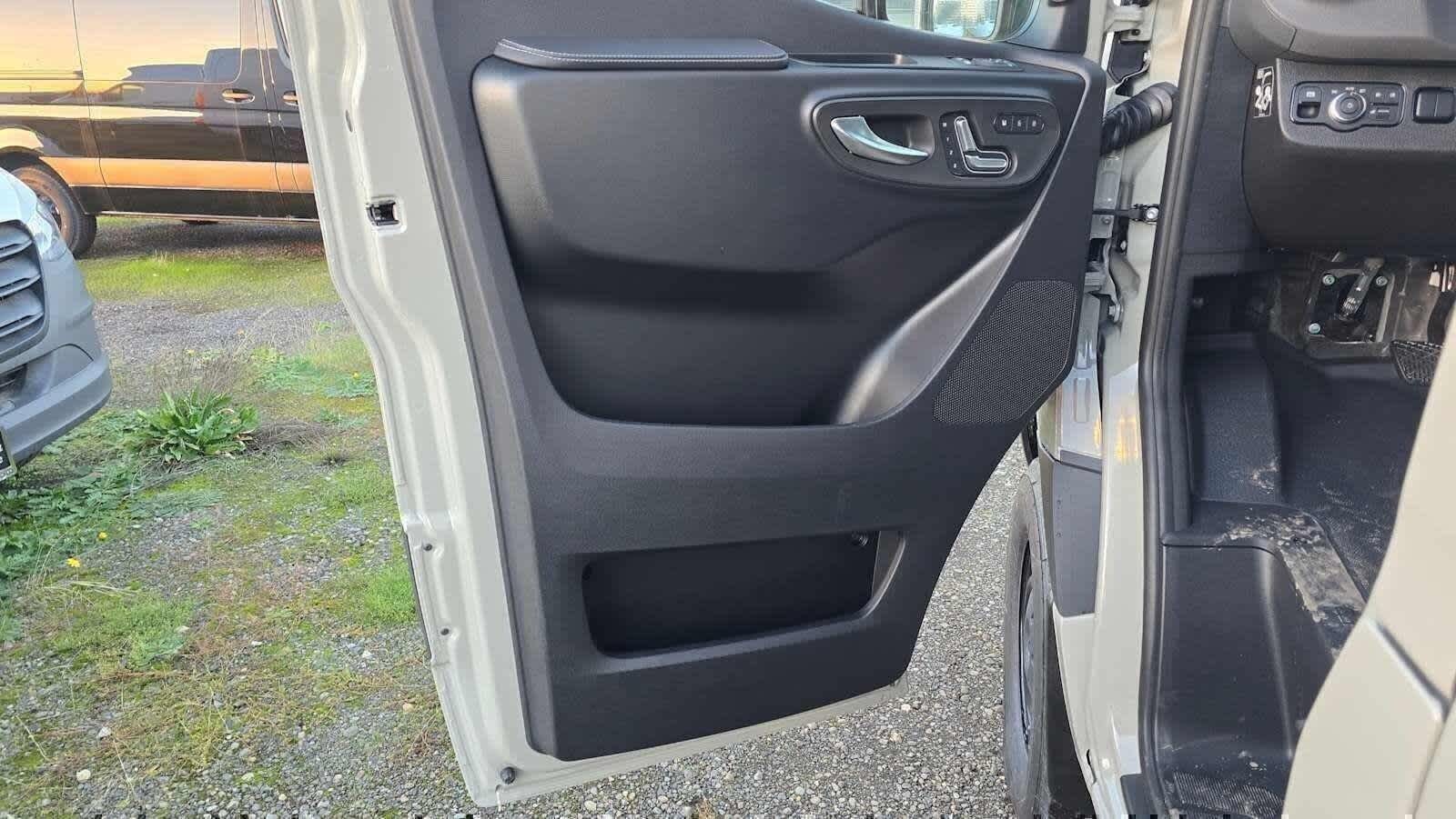 2026 Mercedes-Benz Sprinter 2500 Standard Roof I4 Diesel HO 144 AWD