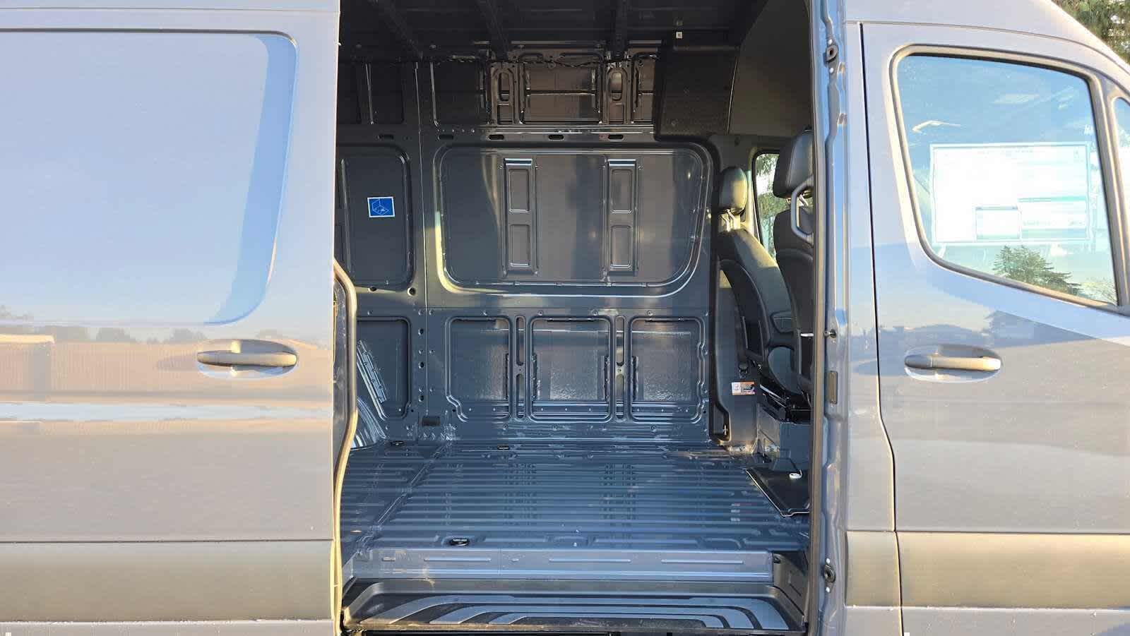 2026 Mercedes-Benz Sprinter 2500 Standard Roof I4 Diesel HO 144 AWD