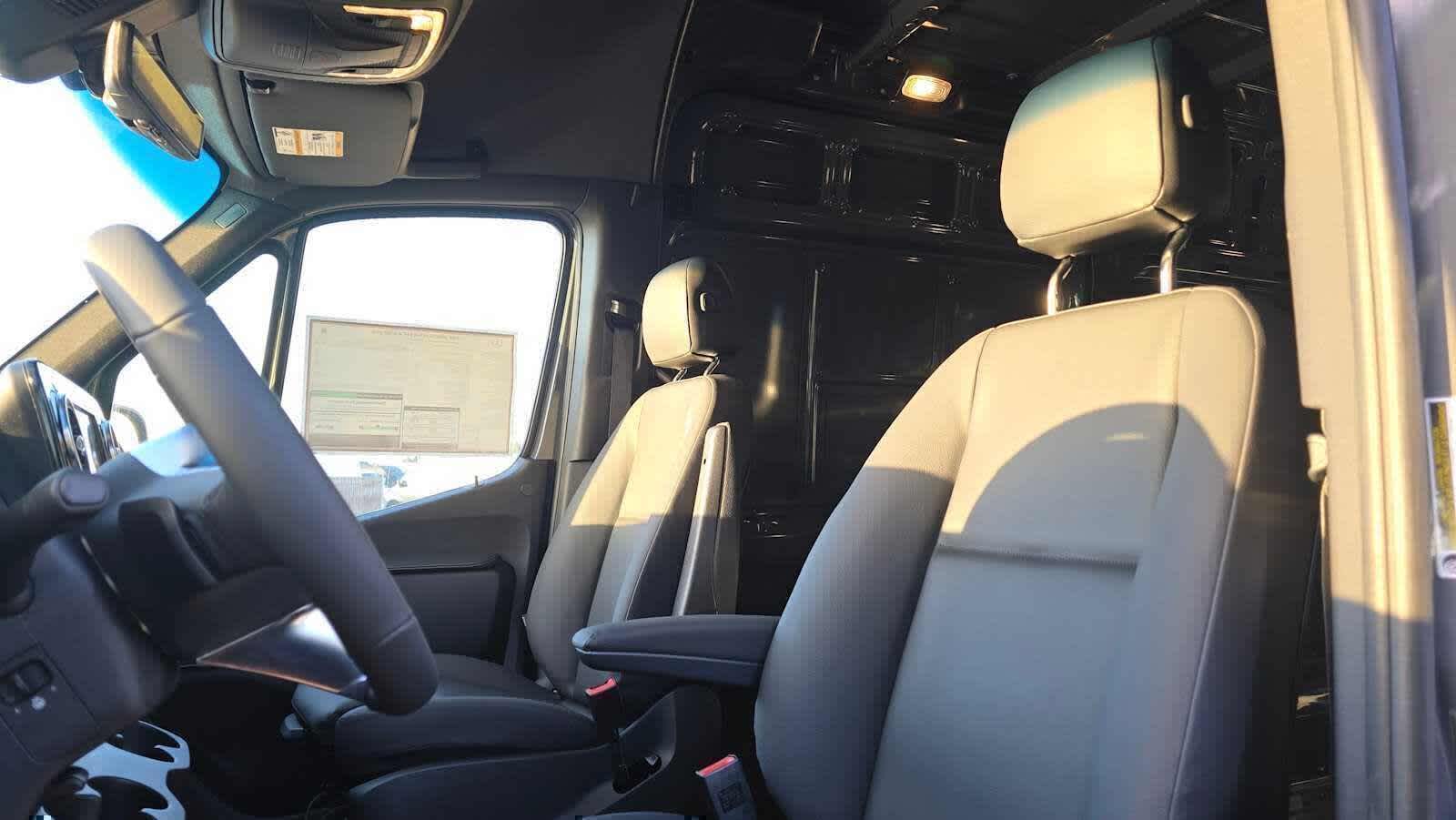 2026 Mercedes-Benz Sprinter 2500 Standard Roof I4 Diesel HO 144 AWD