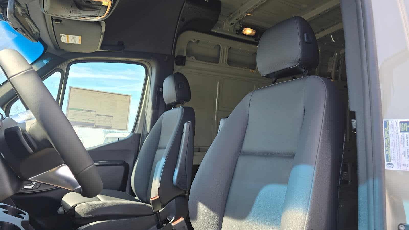 2026 Mercedes-Benz Sprinter 2500 Standard Roof I4 Diesel HO 144 AWD