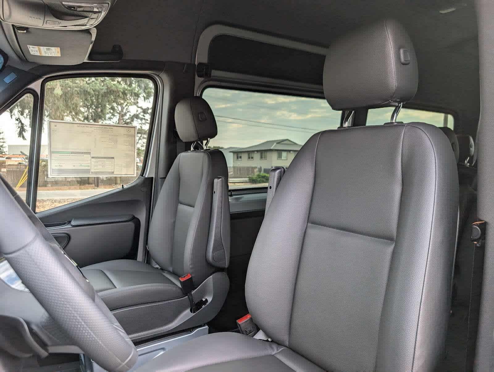 2025 Mercedes-Benz Sprinter 2500 Standard Roof I4 Diesel 144" RWD