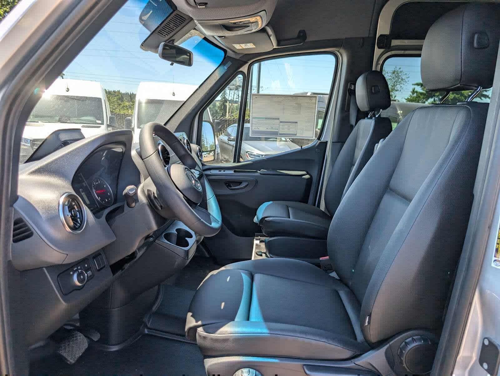 2025 Mercedes-Benz Sprinter Passenger Van 2500 Standard Roof I4 Diesel HO 144 RWD