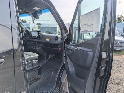 2025 Mercedes-Benz Sprinter Passenger Van 2500 Standard Roof I4 Diesel HO 144 RWD