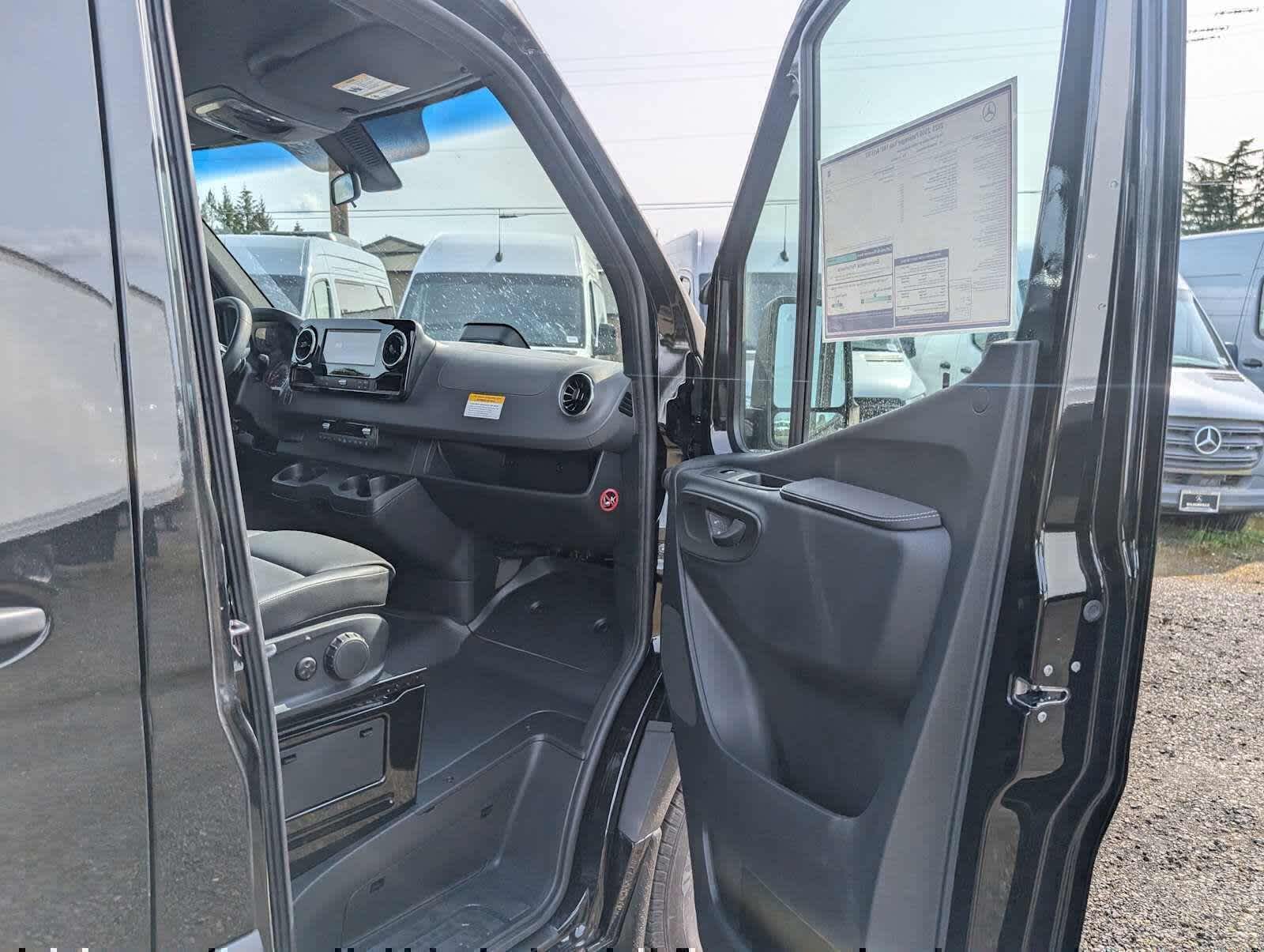 2025 Mercedes-Benz Sprinter Passenger Van 2500 Standard Roof I4 Diesel HO 144 RWD