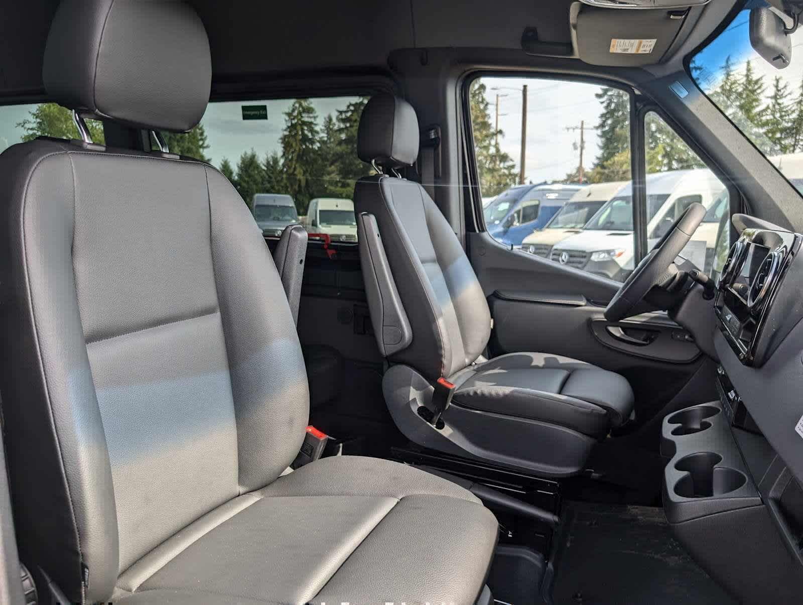 2025 Mercedes-Benz Sprinter Passenger Van 2500 Standard Roof I4 Diesel HO 144 RWD