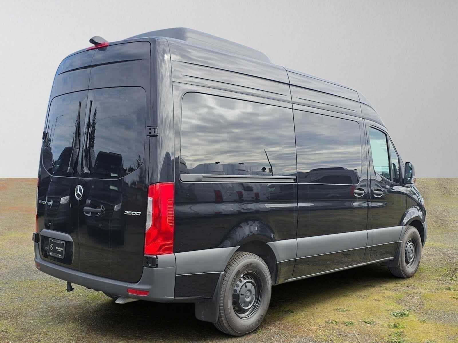 2025 Mercedes-Benz Sprinter Passenger Van 2500 Standard Roof I4 Diesel HO 144 RWD