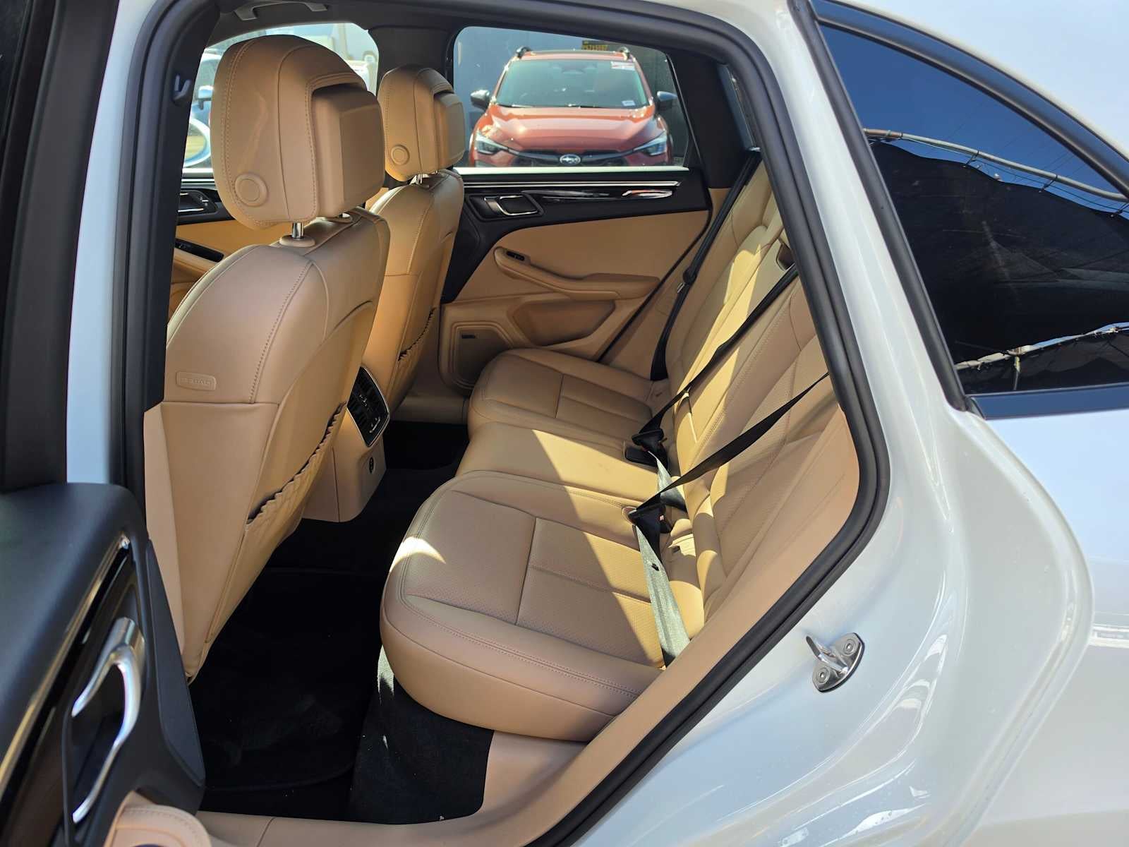 2026 Porsche Macan AWD